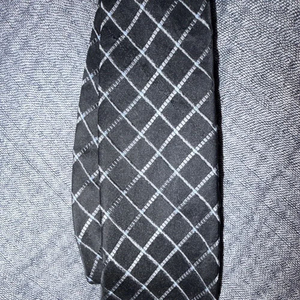 Geoffrey Beene Men's Black & Gray Plaids Checks Pattern Necktie Tie